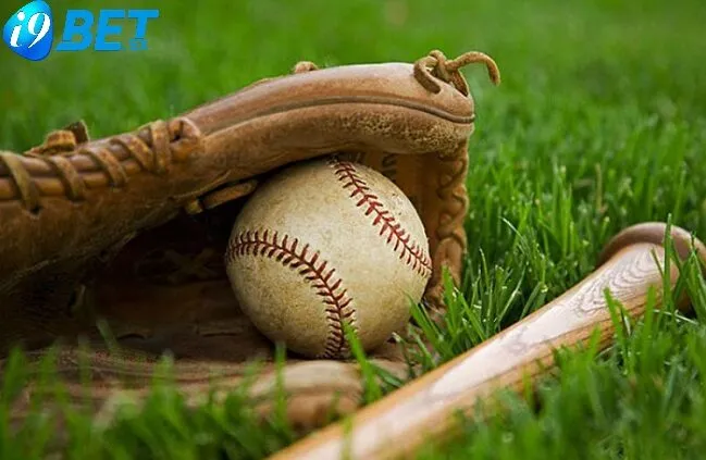 Cá cược bóng chày là hình thức đặt cược dựa trên tỷ lệ kèo mà nhà cái cung cấp cho môn thể thao này. Mỗi trận đấu có sự tham gia của hai đội